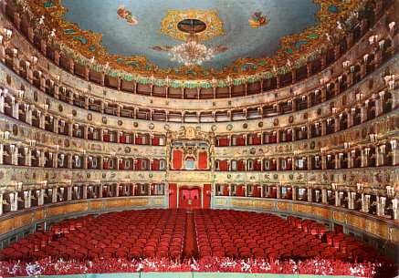 http://www.abadessa.com/imgoffers/TEATRO%20LA%20FENICE.jpg